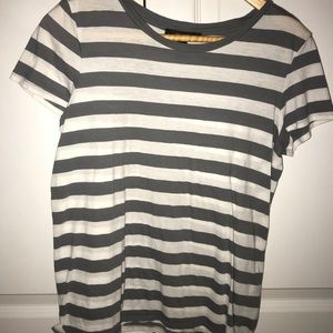 FOREVER 21 GREY AND WHITE TEE